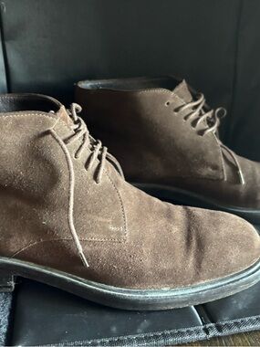Gucci Men's Brown Suede Chukka Boots - Classic Lace-Up